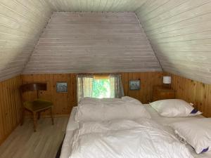 Postel nebo postele na pokoji v ubytování Mor’s hus Læsø
