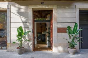 The facade or entrance of Hotel Well and Come Barcelona