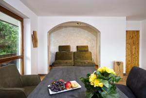 a living room with a table with fruit on it at Ferienwohnung Schloßblick in Füssen
