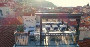 Ein allgemeiner Bergblick oder ein Berglick von des Hotels aus