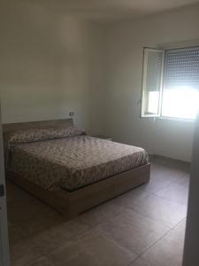 A bed or beds in a room at Appartamento dei nonni di Gio e Cry