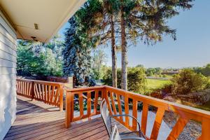 En balkong eller terrasse på Cascade Canyon Home