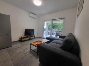 TV a/nebo společenská místnost v ubytování Holiday Home Joly