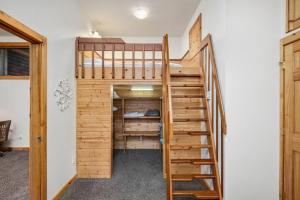 Μία ή περισσότερες κουκέτες σε δωμάτιο στο Cedar Lodge at Rockaway