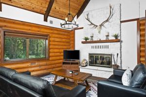 a living room with leather furniture and a fireplace at The Fernwood in Brightwood
