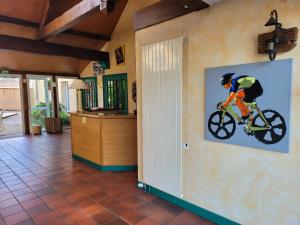 Jízda na kole v ubytování L'AUBERGE DE L'OLIVE nebo okolí