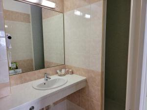 Koupelna v ubytování L'AUBERGE DE L'OLIVE