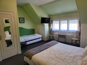 Posteľ alebo postele v izbe v ubytovaní L'AUBERGE DE L'OLIVE + 37 fotografií