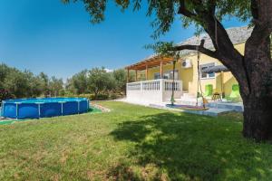 a backyard with a pool and a house at Holiday home Paligan in Solin