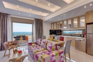 A kitchen or kitchenette at Villa Kery by Villa Plus