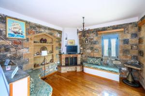 Gallery image of Mary stone house in Kardamili