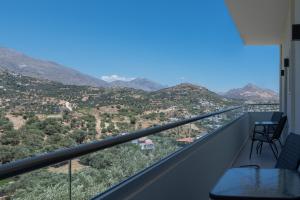 A general mountain view or a mountain view taken from A villát