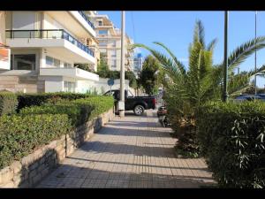 Zdjęcie z galerii obiektu Outstanding One Bedroom Flisvos Apartment w Atenach