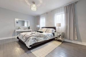 Foto de la galería de Cozy 3 bedroom townhouse near Canada's Wonderland! en Vaughan