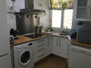 Kuchyňa alebo kuchynka v ubytovaní Vivienda Turistica Play Puntamar Punta Umbria