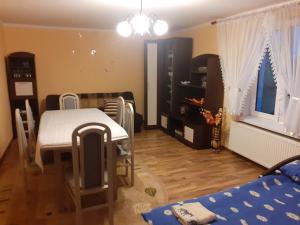 Łóżko lub łóżka w pokoju w obiekcie Sleeping Harsz