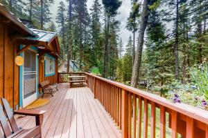 Gallery image of Knotty Pine Cabin in Joseph