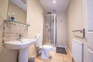 Ένα μπάνιο στο The Manor - Large Luxury home in Bournemouth - Sleeps 12+ +26 φωτογραφίες