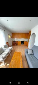 a living room with a couch and a table at Bonito apartamento con terrazas y aparcamiento. in Son Bou