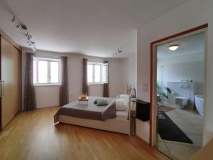 Postel nebo postele na pokoji v ubytování Apartment Teleferica Rabac