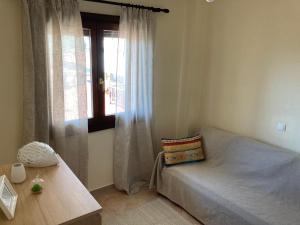 Postel nebo postele na pokoji v ubytování Nikiti Seaview Apartment