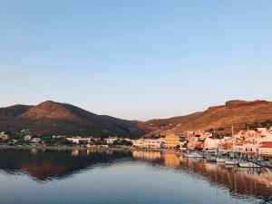a large body of water with houses and boats at Su Casa KEA in Korissia
