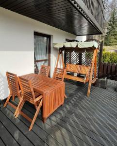 Balkón alebo terasa v ubytovaní Dziki Apartament Panorama Gór, Duży Taras z Widokiem na Góry