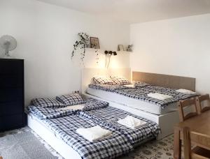 Posteľ alebo postele v izbe v ubytovaní Nest Apartman