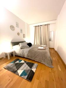 Posteľ alebo postele v izbe v ubytovaní Superbe appartement en centre-ville, 20min de Paris, 5 min d'Enghien