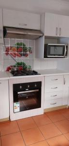 Køkken eller tekøkken på Mestil Guesthouse