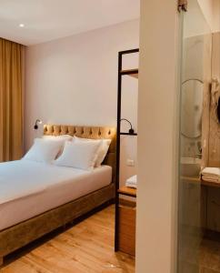 Ένα ή περισσότερα κρεβάτια σε δωμάτιο στο Merly Hotel