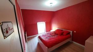 Posteľ alebo postele v izbe v ubytovaní Villa Excallibur, aux portes de Brocéliande