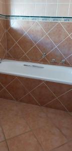 Et badeværelse på Mestil Guesthouse + 11 billeder