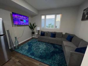 a living room with a couch and a blue rug at THE ROOFTOP OASIS in Philadelphia