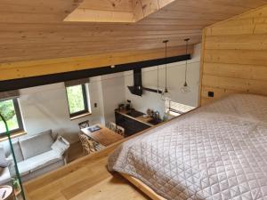 Ένα ή περισσότερα κρεβάτια σε δωμάτιο στο Apartamenty u Kołodzieja