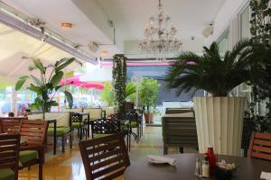 Restoran või mõni muu söögikoht majutusasutuses Hotel Breakwater South Beach
