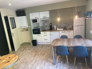 Kuchyňa alebo kuchynka v ubytovaní Appartement en Rez de jardin