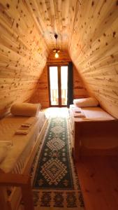 a room with two beds in a log cabin at ELASYA BUNGALOV in Rize