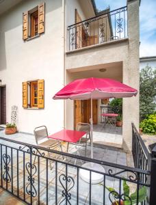 A balcony or terrace at Cherry House in Damouchari with a sea view - Delicious Houses