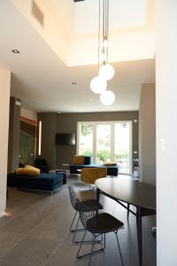 a living room with a table and chairs at Hotel B&B il Mosaico in Sirmione