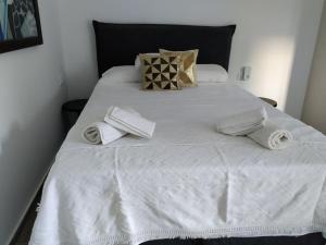 Ein Bett oder Betten in einem Zimmer der Unterkunft demis Mykonian soul 2