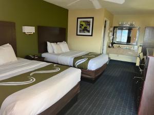 Postel nebo postele na pokoji v ubytování Quality Inn Parker