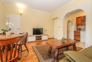 a living room with a table and a kitchen at Apartment Veronika in Pula