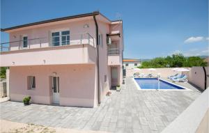 Gallery image of Gorgeous Home In Vinjani Gornji With Outdoor Swimming Pool in Nenadići