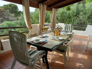 a dining room table and chairs on a patio at Casa Aldebaran in Torre delle Stelle