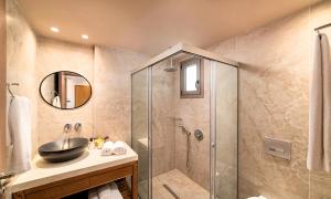 A bathroom at Sissi Lux Villas