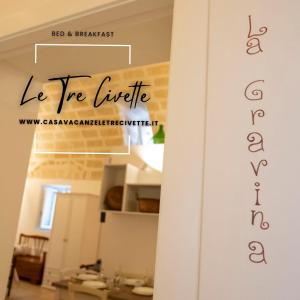 a white door with the words le true kitchen on it at Casa Vacanze Le tre civette in Ginosa