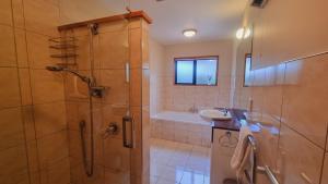 Et badeværelse på 4a Bath Street + 16 billeder