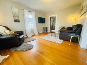 Gallery image of Cute and Cozy 2-BR Bungalow near everything! in Vancouver