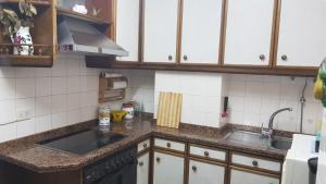 A kitchen or kitchenette at En Muros, céntrico, amplio, luminoso, vistas al mar